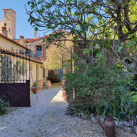 Le Clos Des Pins Claira Exteriör bild