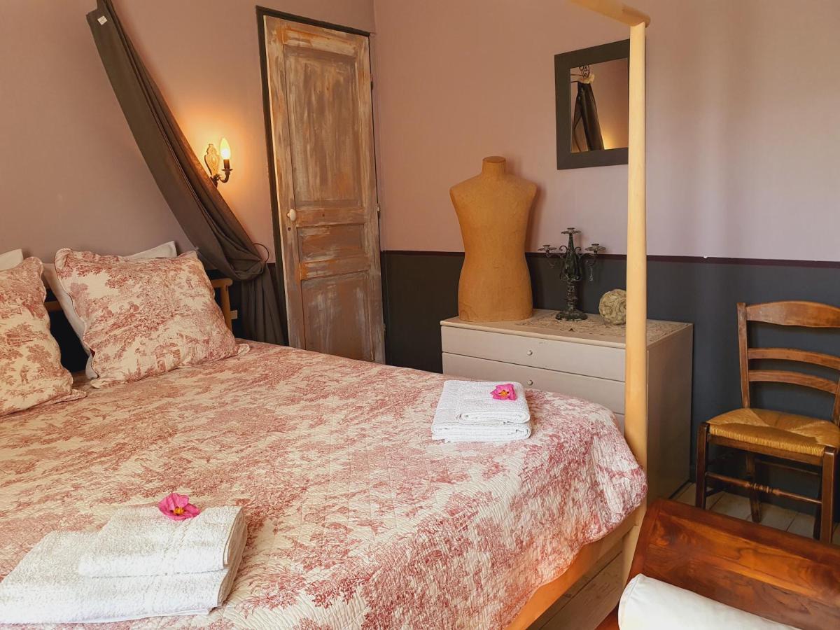 Le Clos Des Pins Claira Exteriör bild